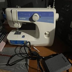 Perfect Condition Sewing Machine!!