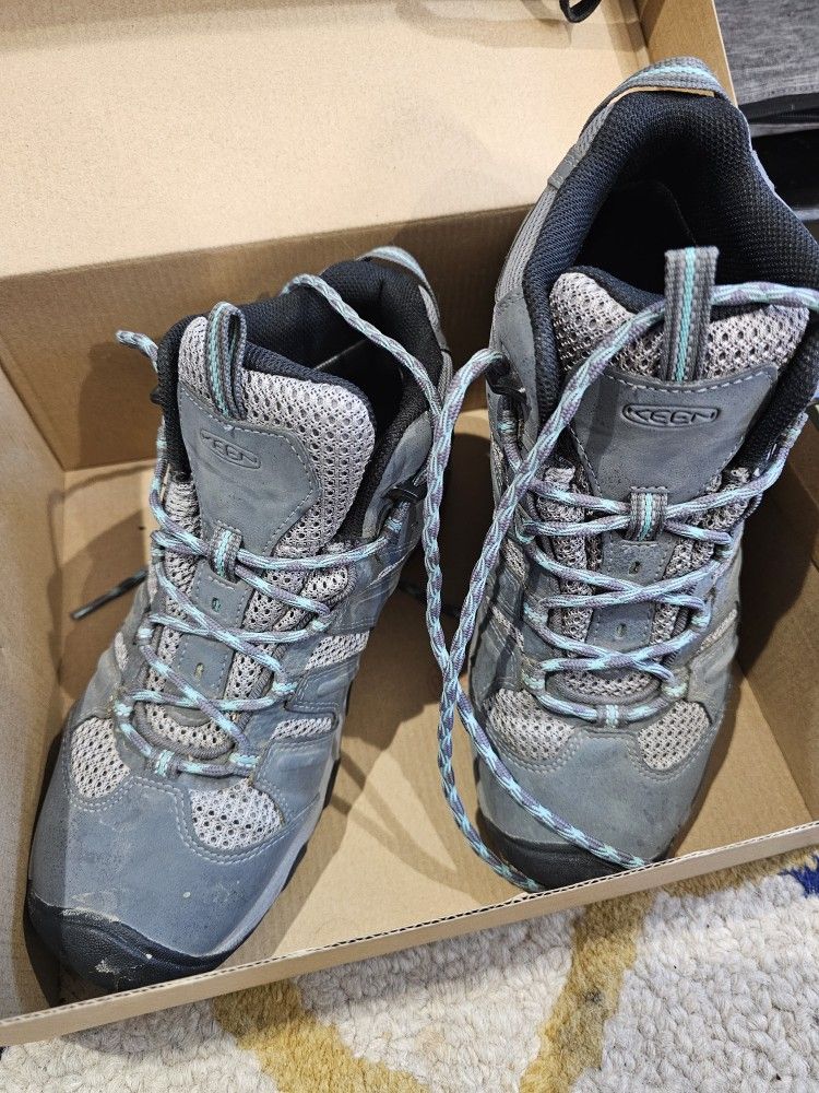 Keen Hiking Boots (8.5)