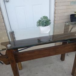 Entrance table