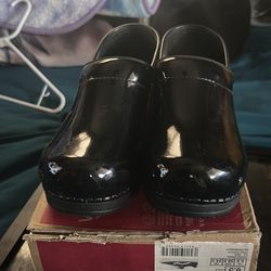 New size 38   Nurse shoes