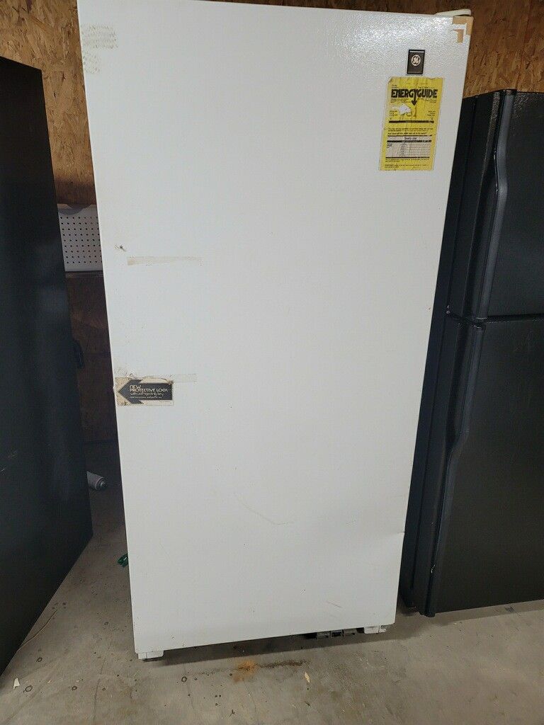 UPRIGHT FREEZER