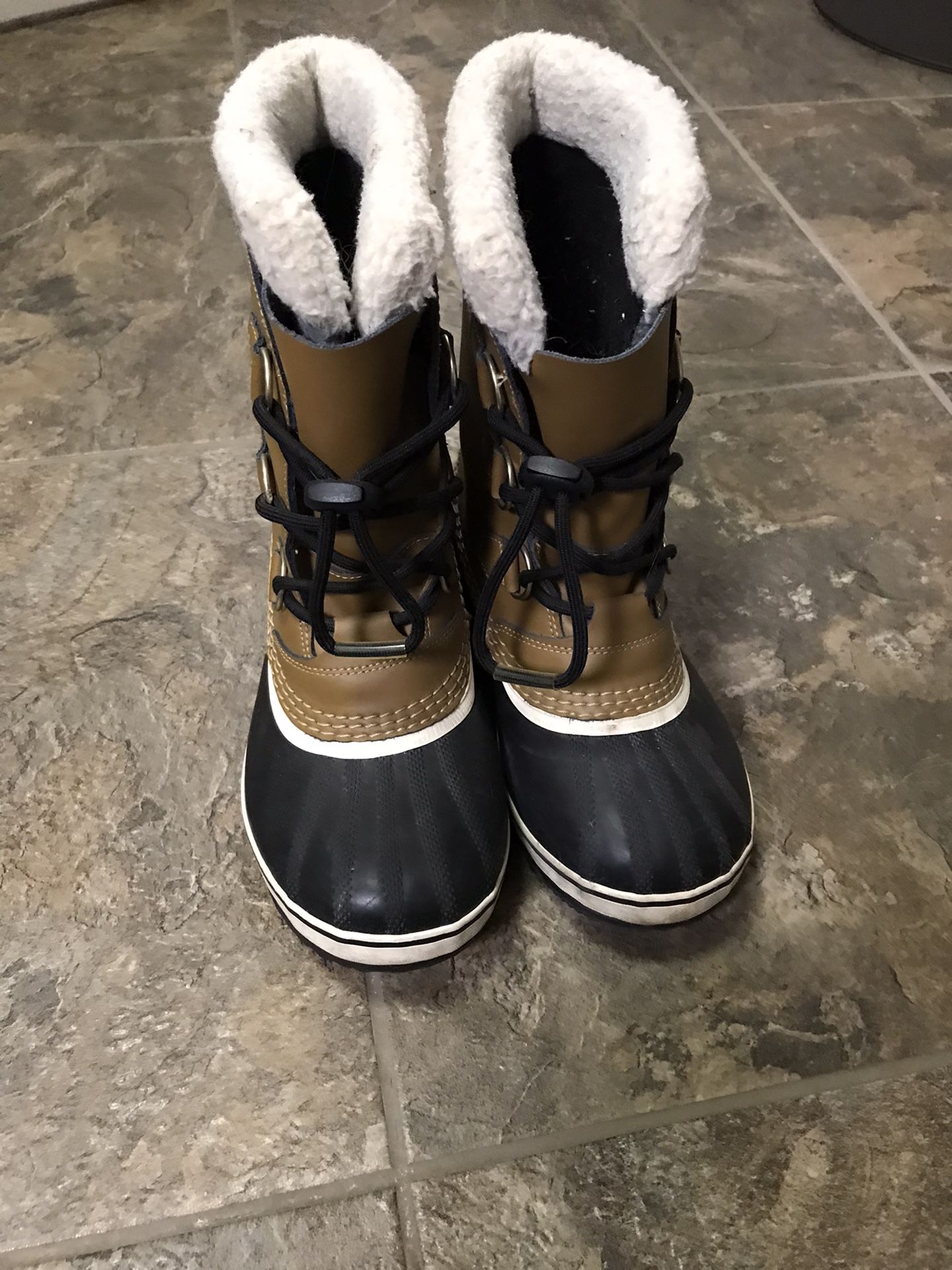 Sorel size 3 Girls Boots