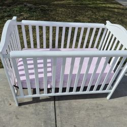 Crib with mattress 