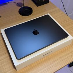 MacBook Pro 14” M4 Max – Like New