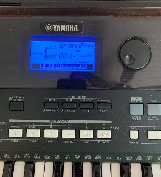 Yamaha PSR-E433 Keyboard