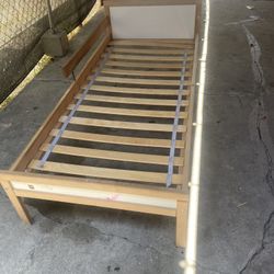 Frame Todlers Bed No Matress No Colchon