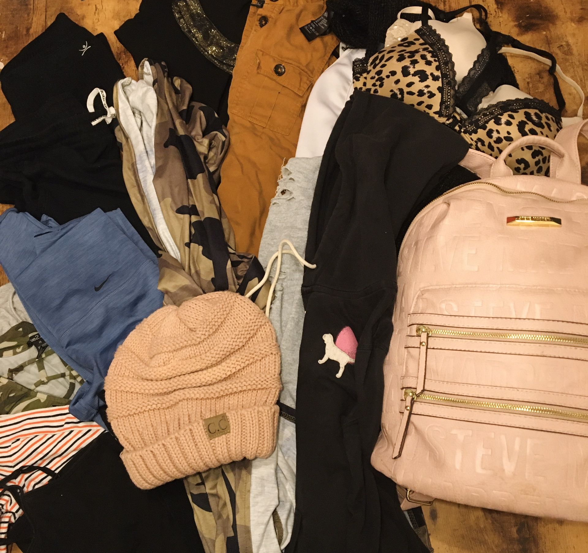 Woman’s sz small bundle