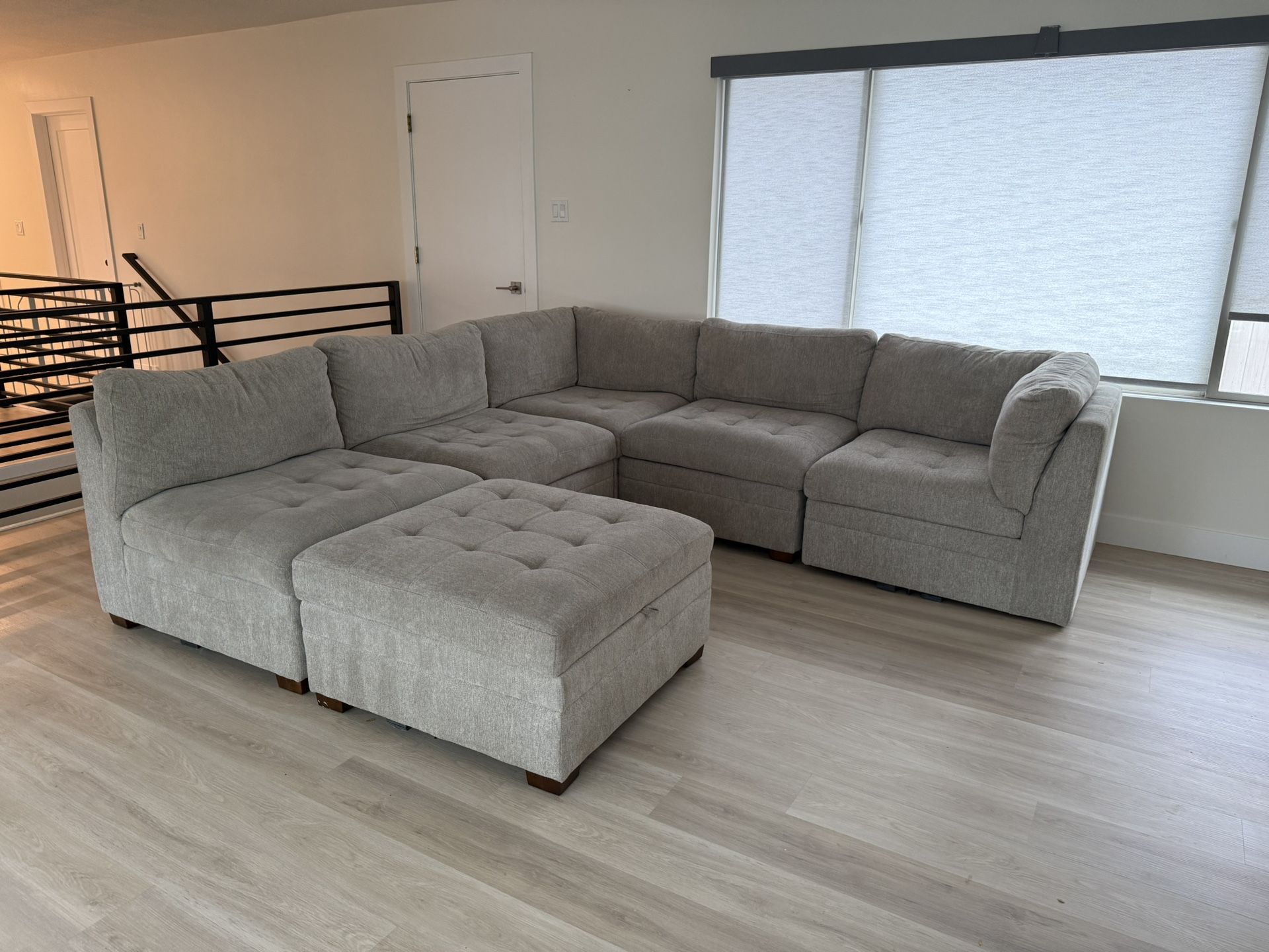 Thomasville 6-piece Grey Sectional Couch With Storage Ottoman