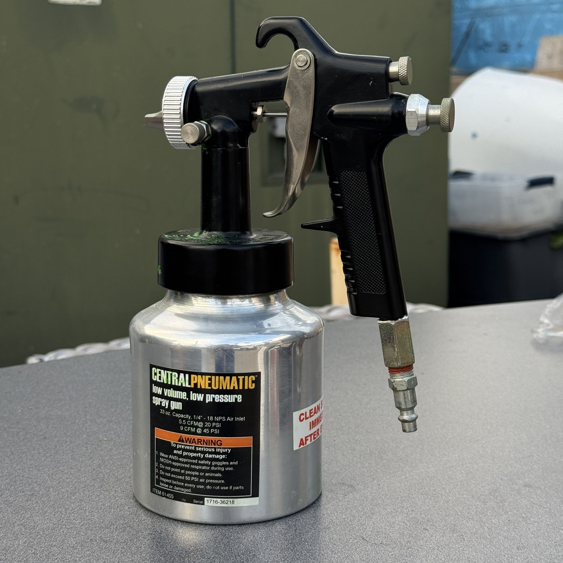 Spray Gun Central Pneumatic Low Volume Low Pressure 33 Oz 1/4” - 18 NPS 5.5 CFM@20psi 9 CFM@45psi