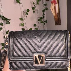 VICTORIA SECRET BLACK/GOLD CHAIN BAG 