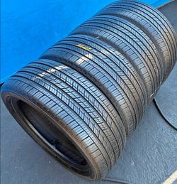 235 50 19 Michelin tires Con 80% de Vida Las 4
