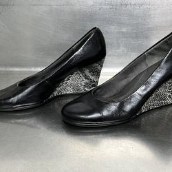 Aerosoles Plum Tree Black Leather Wedge Pumps - Size 8 1/2 - GUC