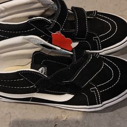 Boys Van's NEW Junior Size 5 They Go For $65 On Amazon