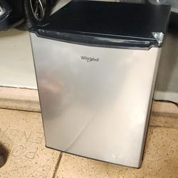 Mini Fridge 