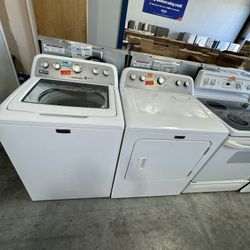 Maytag Set Washer & Electric Dryer
