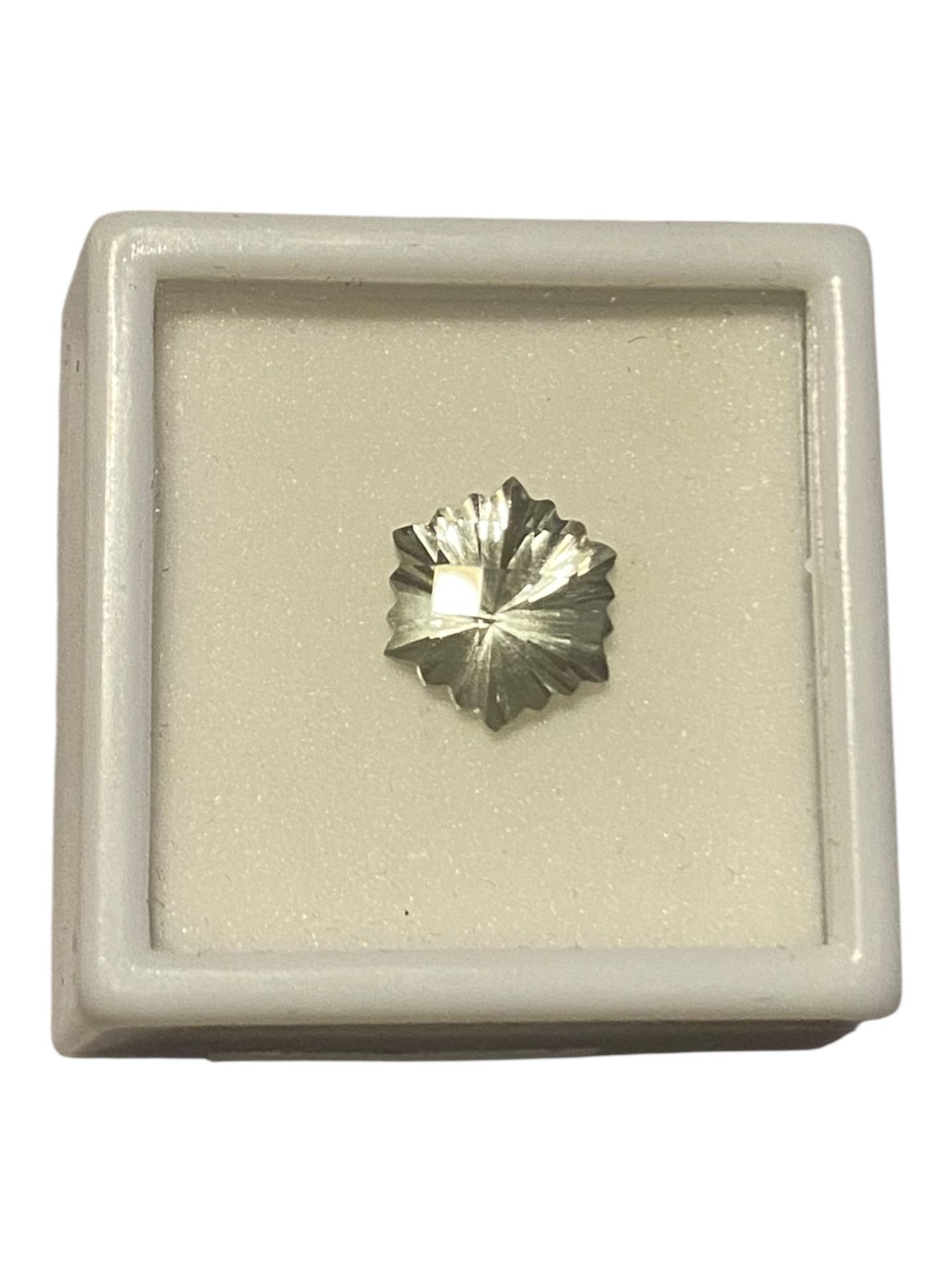 APPROX 3.75CT 12MM FANTASY CUT (SNOWFLAKE) PRASIOLITE