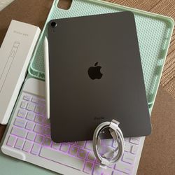 Apple iPad Air 5th Generation (M1 chip / 2022) 64GB with keyboard, pencil & Accessories 