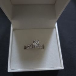 Elegant Round Cut Vintage Engagement Ring & Band
