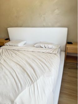 New King Bedframe & Boxspring
