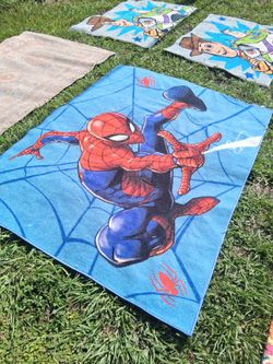 NICE 5 BY 7 SPIDERMAN AREA RUG