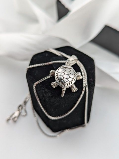 Sterling Silver Turtle Honu Movable Arms Legs and Tail Pendant with a Box Link Chain Necklace