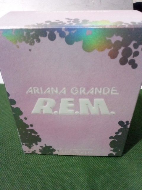 Ariana Grande REM