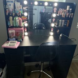 Girls Vanity Good Condition $200