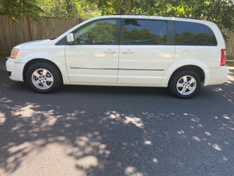 2010 Dodge grand Caravan STX 3.8 L  third row seat