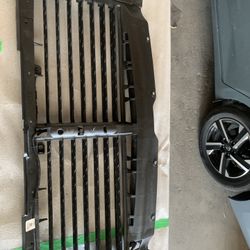 2021,2022,2023 GM RADIATOR SHUTTER CHEVY TAHOE,SUBURBAN,GMC YUKON , ESCALADE OEM 