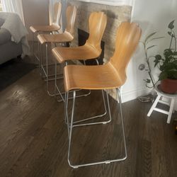 Bar stool set 4 ( 3 set available) $100 for all 4 or $25 each 