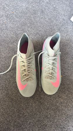 Women’s cleats