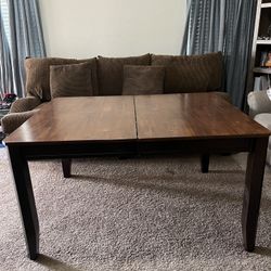Extendable Wood Dinning Room Table With 6 Matching Wood Chairs