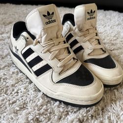 Adidas Forum Low size 9
