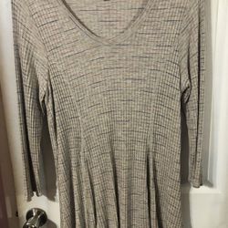 Women’s Size 22 / 24 Lightweight Top .  Brand Avenue.  Preowned good condition wore once.  Smoke free home 