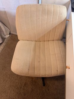 Criss cross chair