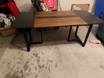 COMPUTER DESK
