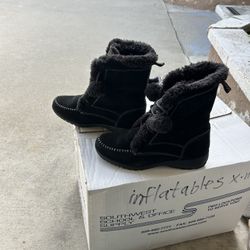 7.5 Black Boots 