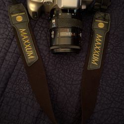 Minolta Maxxum AF Zoom 28-85mm 1 : 3.5 (22) - 4.5 55mm Lens