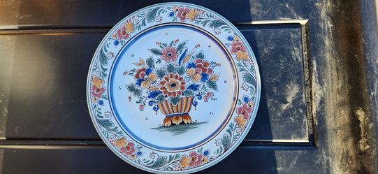 Vintage Royal Goedewaagen Delft Polychrome Wall Plate – Hand-Painted Floral Urn (8.5") #10