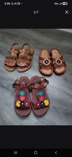 New Girl's  Sandals size 11 us