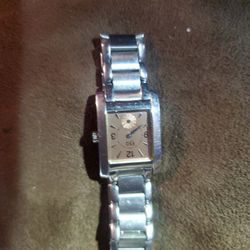 Esquire Swiss Quartz