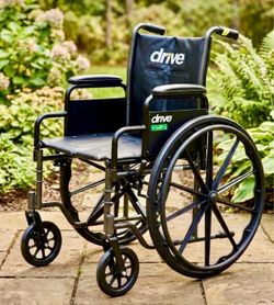 Drive Medical Silver Sport 2 wheelchair – elevating leg rests + anti-tip wheels