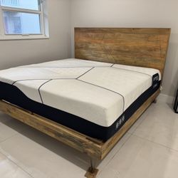 King bed/solid Wood  And Serta Mattress 