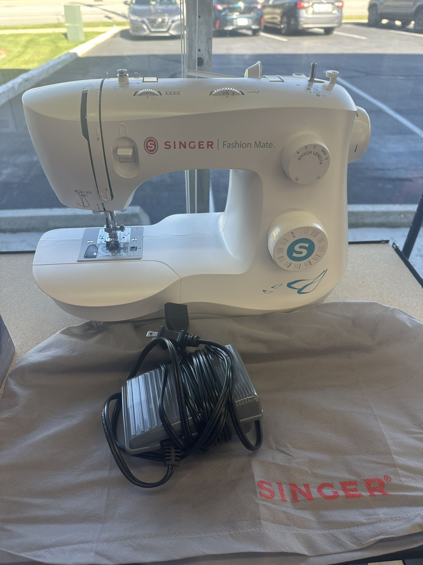 Singer Fashion Mate Sewing Machine