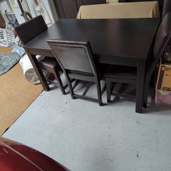 Expandable Dining Table W/ 4 Chairs