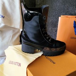Replica Louis Vuitton Black Laureate Desert Boot