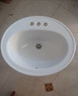 White bathroom sink