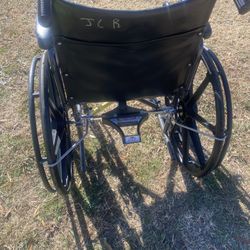 Nice Chair With Locking Brakes