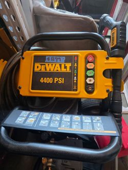 DEWALT GAS 4400 PSI PRESSURE WASHER NEW