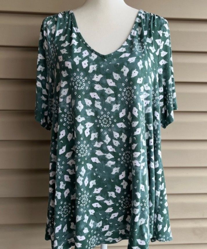 18-20 Woman's Short sleeve Green & White